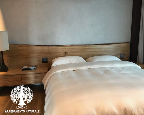 testiera letto in legno massello a tronco su misura Bologna