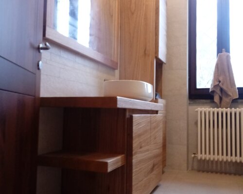 mobili bagno di produzione italiana in legno massiccio