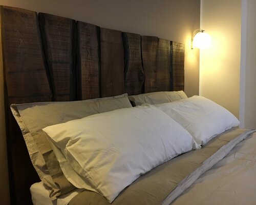 testata letto in legno grezzo di recupero provincia Como