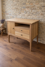 mobiletto-in-noce-massello