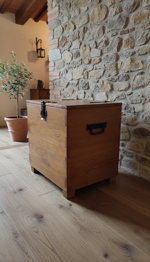 cassapanca-in-rovere-massello-modello-a-coda-di-rondine-ferramenta-rustica-senza-cassetto