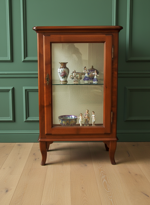 vetrinette-in-noce-massello-a-1-2-o-3-porte-con-gamba-a-sciabola