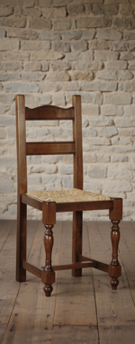 sedia-in-noce-massello-con-gambe-tornite