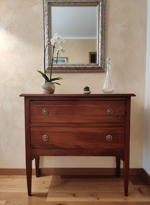 mobiletto-in-noce-massello-con-filetto-decorativo