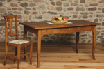 tavoli-in-noce-massello-con-gambe-a-sciabola