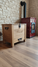 cassapanca-in-rovere-massello-modello-a-pilastro-ferramenta-rustica-con-cassetto