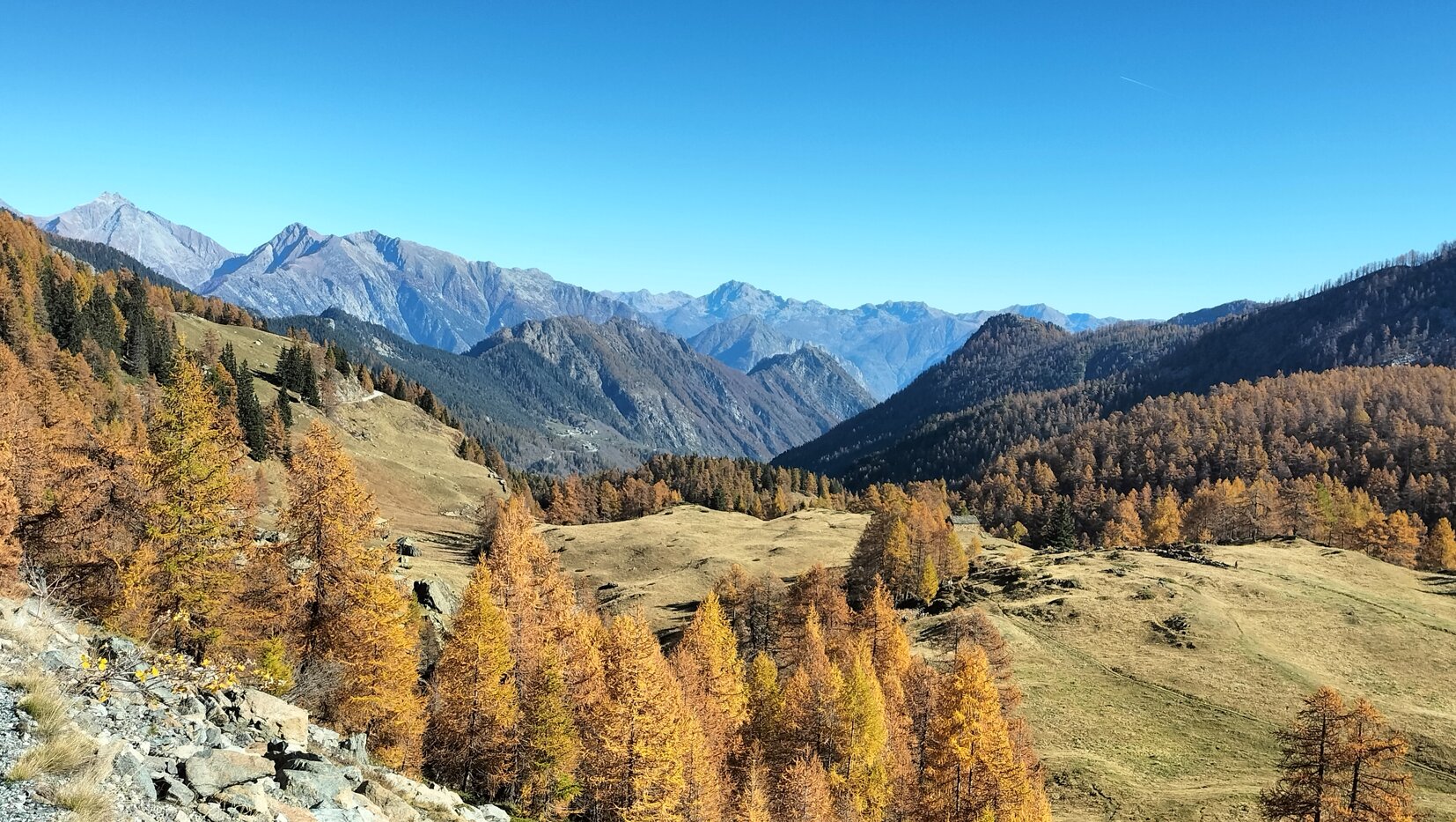 champorcher panorama da strada dondena autunno.jpeg