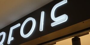 Insegna luminosa a led a cassonetto monofacciale traforato Latina - A.S.T. NEON Insegna luminosa a led a cassonetto monofacciale traforato Latina - A.S.T. NEON