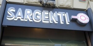 Insegna luminosa a led a lettere scatolate a luce retroriflessa Roma - A.S.T. NEON