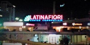 Conversione Insegna da Neon a Led Latina Centro Commerciale Latinafiori - A.S.T. NEON Conversione Insegna da Neon a Led Latina Centro Commerciale Latinafiori - A.S.T. NEON
