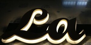 Insegna luminosa a led a lettere singole a luce retroriflessa Roma - A.S.T. NEON