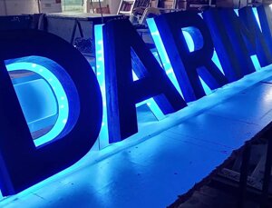 Insegna luminosa a led a luce retroriflessa Roma