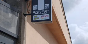 Insegna luminosa a led a bandiera bifacciale Tabacchi Roma - A.S.T. NEON