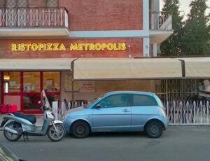 Insegna luminosa a led a lettere scatolate a luce retroriflessa Roma Insegna luminosa a led a lettere scatolate a luce retroriflessa Roma