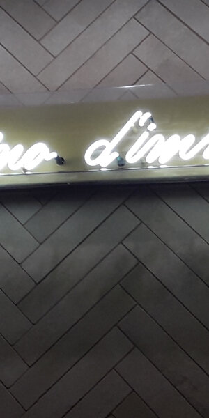 Insegna luminosa Latina in tubolina di neon * Centro Commerciale Le Torri Insegna luminosa Latina in tubolina di neon * Centro Commerciale Le Torri