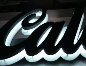 Insegna luminosa a led a lettere singole a luce retroriflessa Roma Insegna luminosa a led a lettere singole a luce retroriflessa Roma