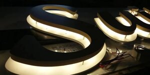 Insegna luminosa a led a lettere singole a luce retroriflessa Roma - A.S.T. NEON