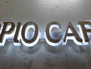 Insegna luminosa a led a lettere singole a luce retroriflessa Roma Insegna luminosa a led a lettere singole a luce retroriflessa Roma