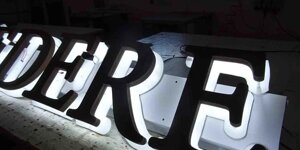 Insegna luminosa a led a lettere singole a luce retroriflessa Roma - A.S.T. NEON