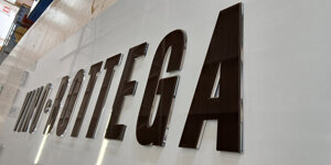 Lettere in plexiglass trasparente Roma - A.S.T. NEON Lettere in plexiglass trasparente Roma - A.S.T. NEON