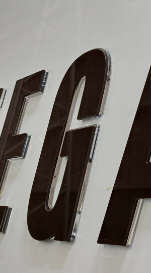 Lettere in plexiglass trasparente Roma - A.S.T. NEON
