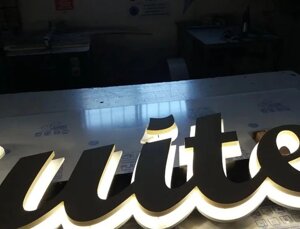 Insegna luminosa a led a lettere singole a luce retroriflessa Roma Insegna luminosa a led a lettere singole a luce retroriflessa Roma