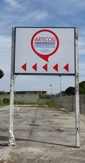 Insegna luminosa a led a bandiera bifacciale Pomezia