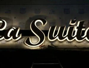 Insegna luminosa a led a lettere singole a luce retroriflessa Roma Insegna luminosa a led a lettere singole a luce retroriflessa Roma