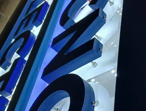 Insegna luminosa a led a luce retroriflessa Sabaudia Latina