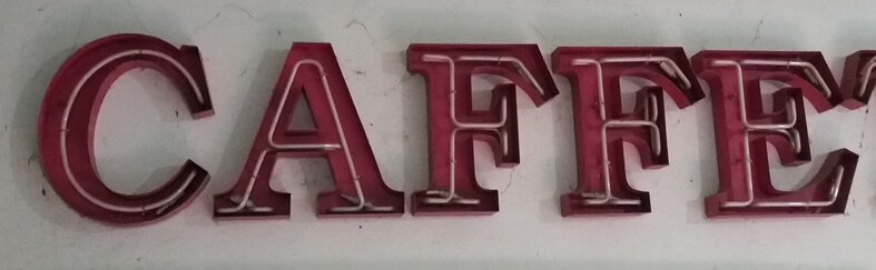 INSEGNA LUMINOSA SCATOLATA CON NEON A VISTA LATINA INSEGNA LUMINOSA SCATOLATA CON NEON A VISTA LATINA