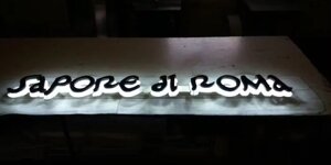 Insegna luminosa a led a lettere singole a luce retroriflessa Roma - A.S.T. NEON