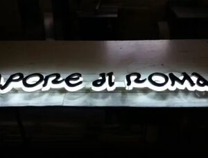 Insegna luminosa a led a lettere singole a luce retroriflessa Roma Insegna luminosa a led a lettere singole a luce retroriflessa Roma