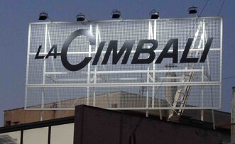 INSEGNA LUMINOSA A LED DI GRANDI DIMENSIONI ROMA INSEGNA LUMINOSA A LED DI GRANDI DIMENSIONI ROMA