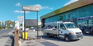 Struttura con cassonetti bifacciali Centro Cucine Pomezia Roma - A.S.T. NEON