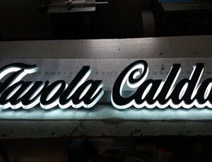 Insegna luminosa a led a lettere singole a luce retroriflessa Roma Insegna luminosa a led a lettere singole a luce retroriflessa Roma