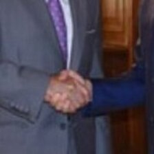 strigersi -mano.jpeg strigersi -mano.jpeg