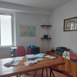 Ufficio interno dello Studio Legale dell'Avvocato Albert Corradetti - Scrivania e faldoni Ufficio interno dello Studio Legale dell'Avvocato Albert Corradetti - Scrivania e faldoni