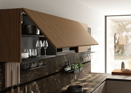 cucina-lusso-ante-vetro-marmo-isola_kitchen-deluxee-collection1_pag-8_pratica_l-1