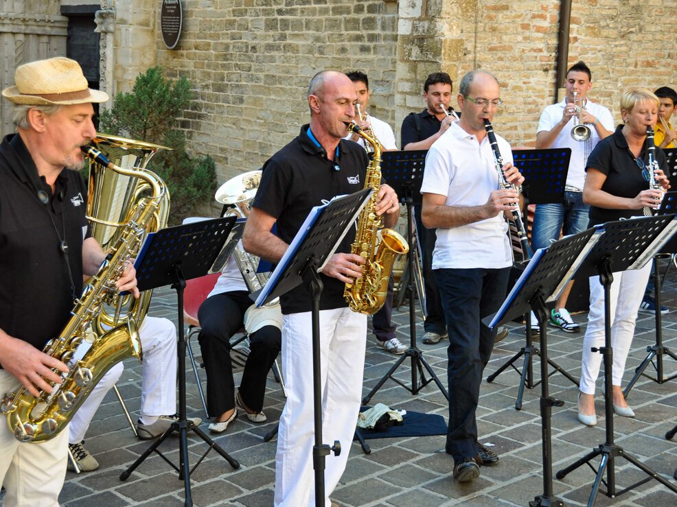 musica in festa musica in festa