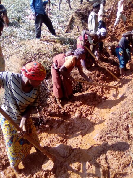 Tutto il villaggio partecipa