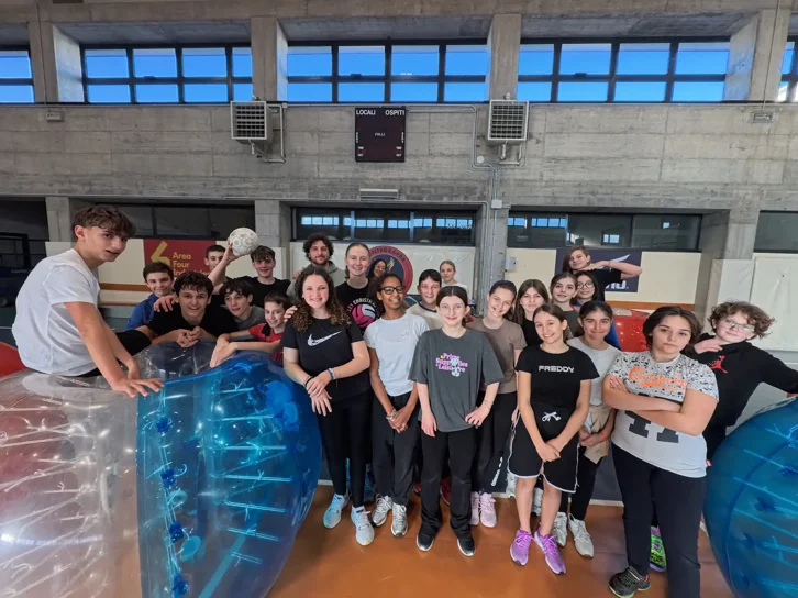 bubble soccer all'istituto Cavanis con i ragazzi delle medie