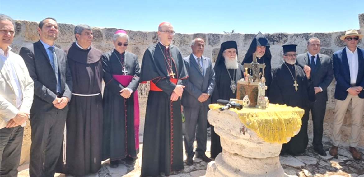 f15b053a-49bf-4bd5-9746-ca3173e4f818 f15b053a-49bf-4bd5-9746-ca3173e4f818