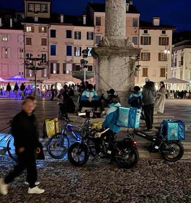 ALTRO CHE ACCOGLIENZA, ECCO COME LA SINISTRA SFRUTTA I PROFUGHI