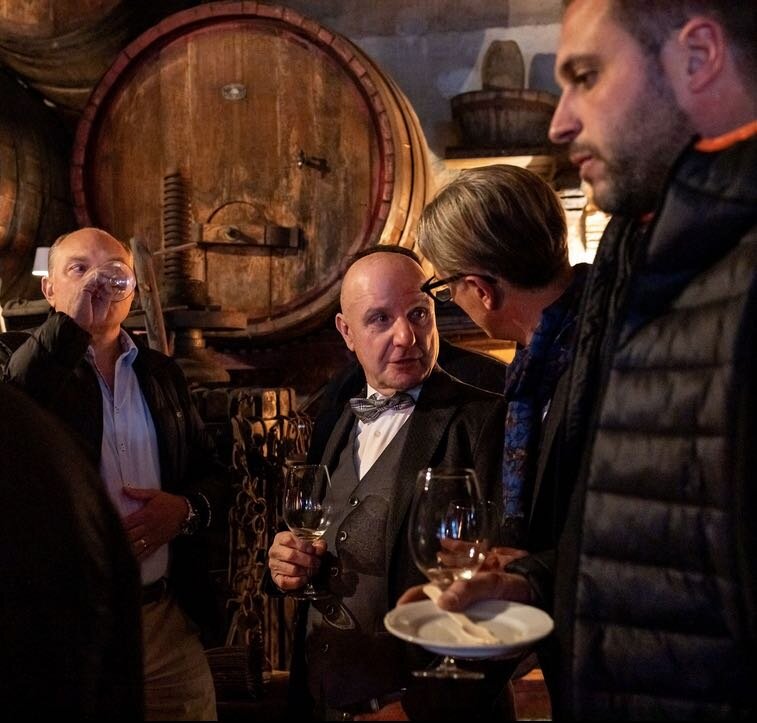 zampa.jpeg zampa.jpeg