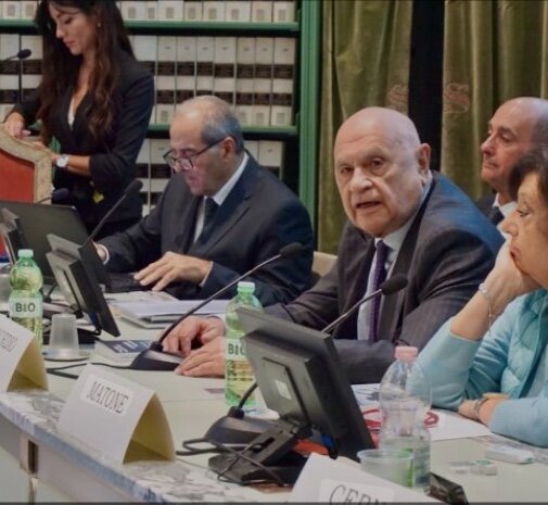 alice-.jpeg alice-.jpeg