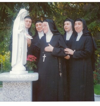 con%20il%20papa%20e%20firma.jpeg con%20il%20papa%20e%20firma.jpeg