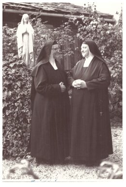 madre m. crocifissa con la fondatrice.jpeg madre m. crocifissa con la fondatrice.jpeg