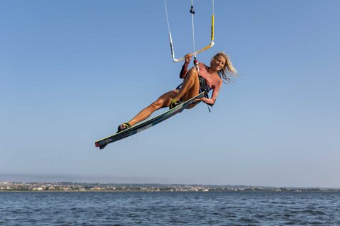 atleta-kitesurf-saline-stagnone-marsala-sicilia atleta-kitesurf-saline-stagnone-marsala-sicilia