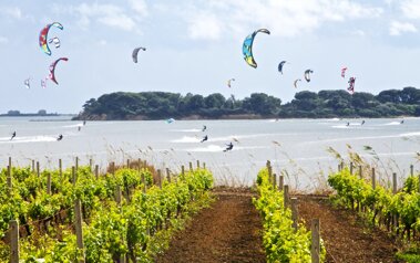 atleta-kitesurf-saline-stagnone-marsala-sicilia atleta-kitesurf-saline-stagnone-marsala-sicilia