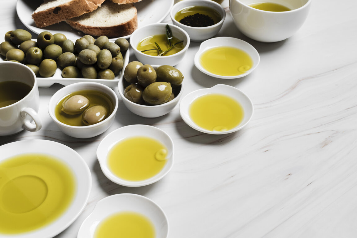 close-up-varieta-di-olio-d-oliva-biologico.jpeg